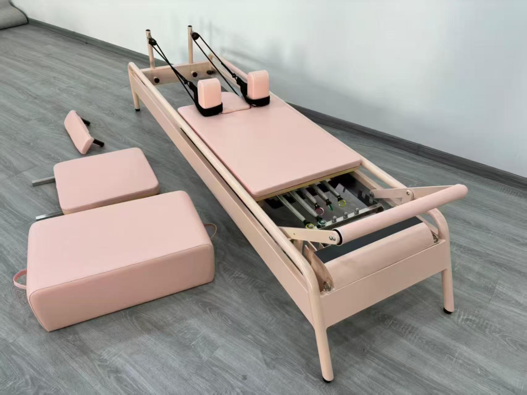 Wooden vs Aluminum Pilates Reformer: How to Choose?