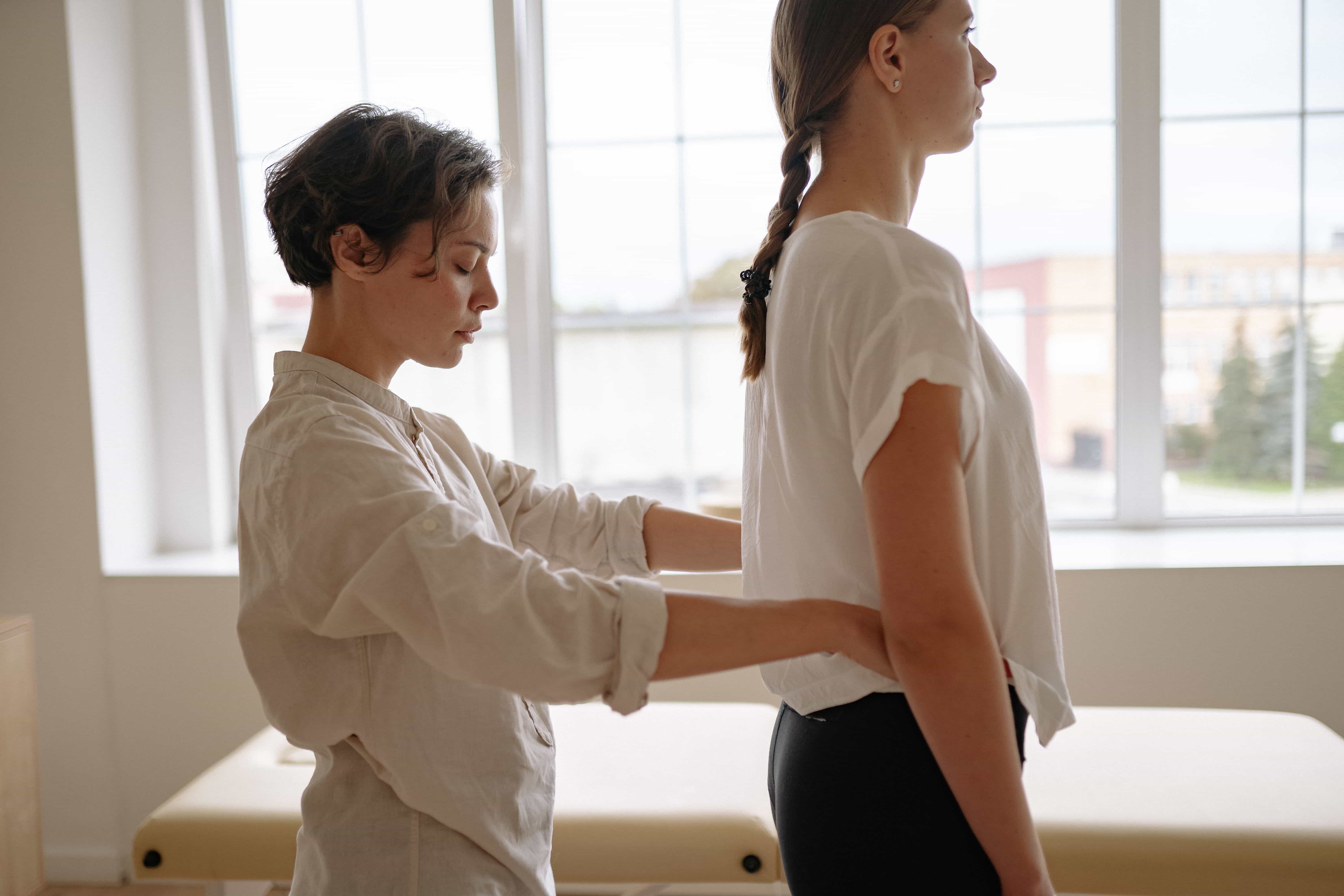 Fixing Rounded Shoulders And Forward Head Posture Through Pilates Training